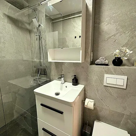 Vista Apartment *